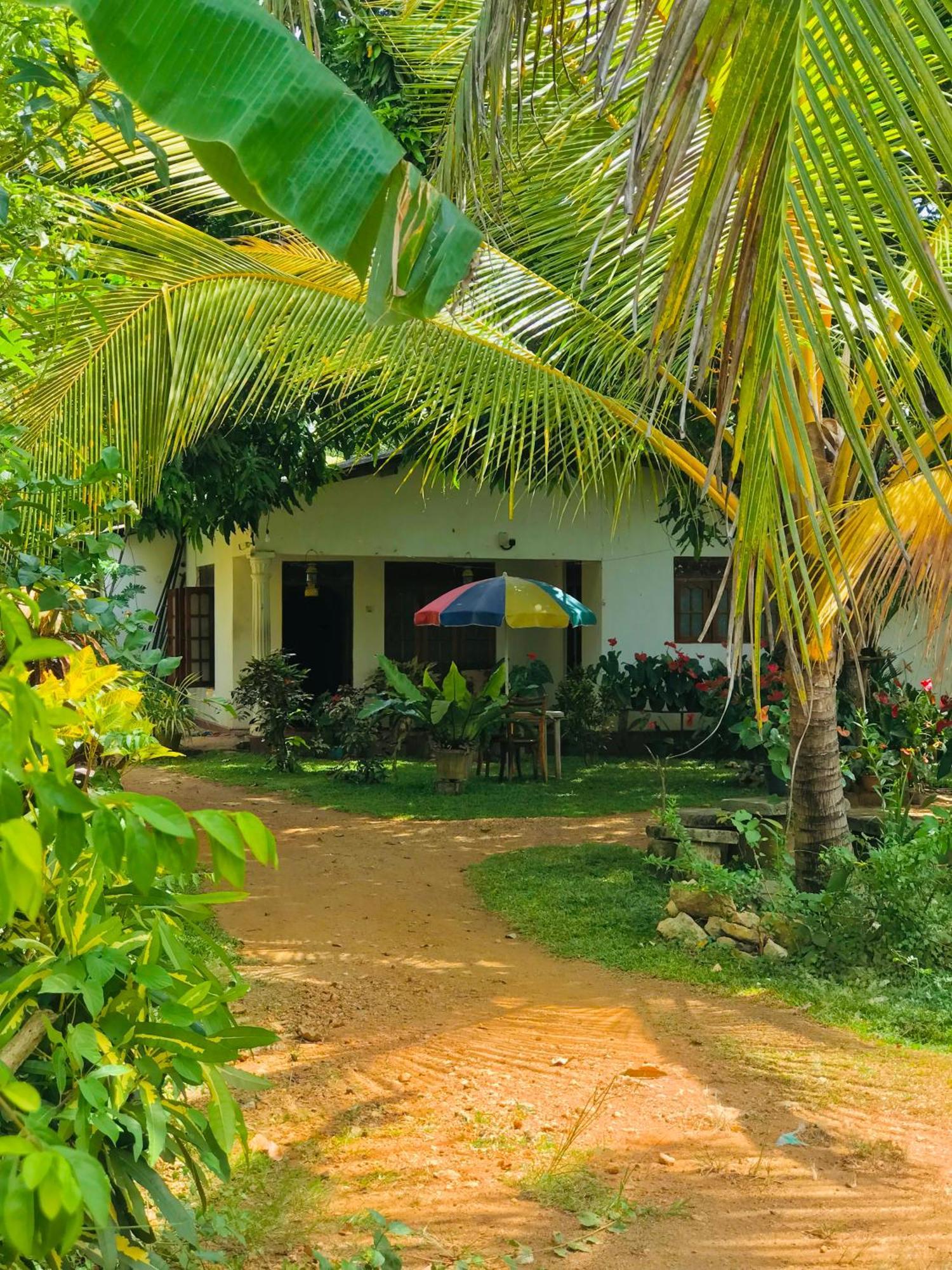 Sigiri Lakshan Home Stay Sigirija Zewnętrze zdjęcie