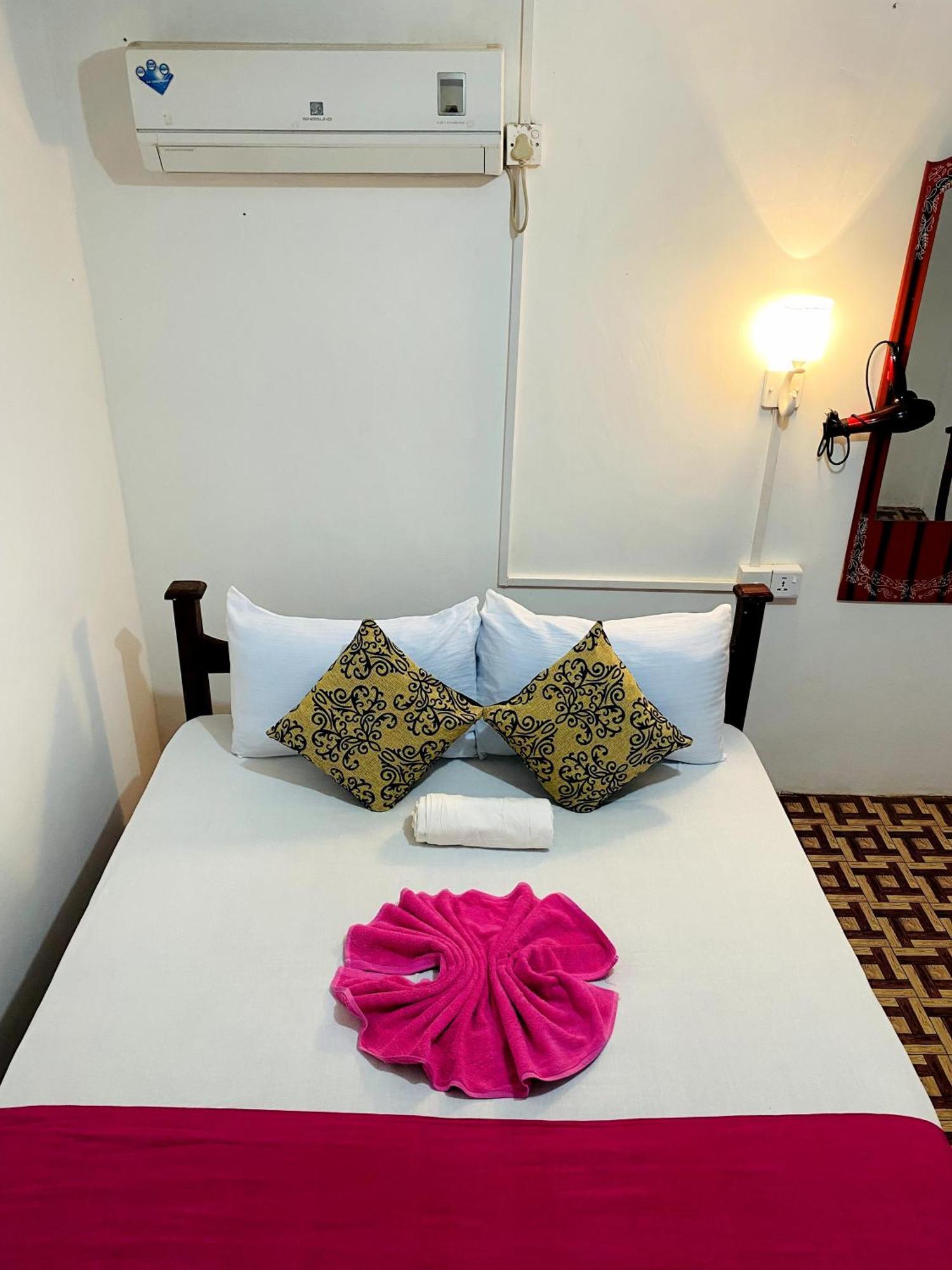 Sigiri Lakshan Home Stay Sigirija Zewnętrze zdjęcie