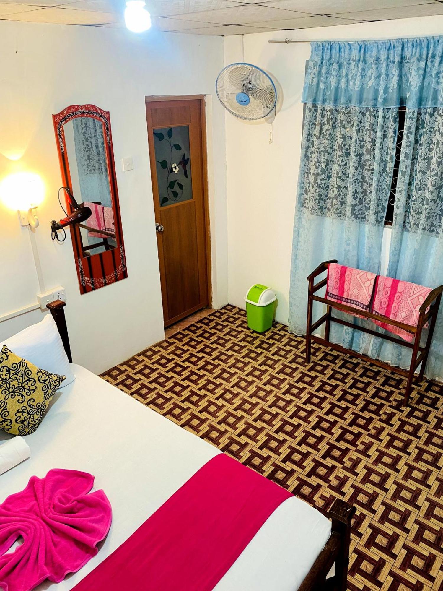 Sigiri Lakshan Home Stay Sigirija Zewnętrze zdjęcie